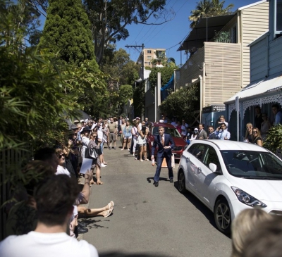 Những cuộc tranh mua nhà 'hoang dại' trên thế giới