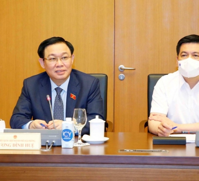 Quốc hội thảo luận Kế hoạch tài chính quốc gia và các Chương trình mục tiêu quốc gia