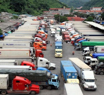 Cửa khẩu ùn tắc, chuyển sang xuất khẩu chính ngạch