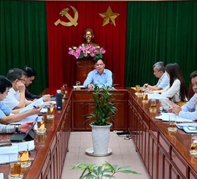 Xem xét các dự án nhà ở xã hội, nông nghiệp công nghệ cao