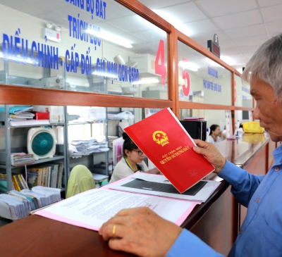 Đột phá cấp 'sổ đỏ' cho dân