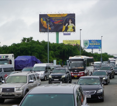 Vẫn ùn ứ trong ngày đầu chính thức thu phí không dừng trên cao tốc