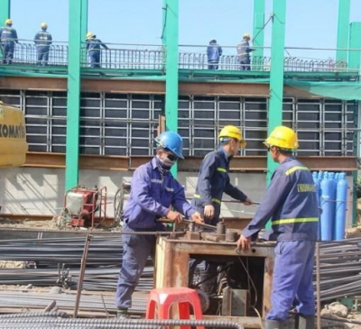 Cận cảnh thi công ngày đêm trên cao tốc Phan Thiết - Dầu Giây