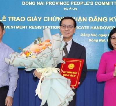 Trao giấy chứng nhận đầu tư cho 3 dự án đầu tư nước ngoài