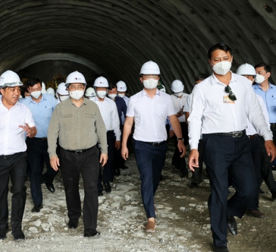 Thủ tướng Phạm Minh Chính kiểm tra, đôn đốc tình hình thi công các dự án cao tốc