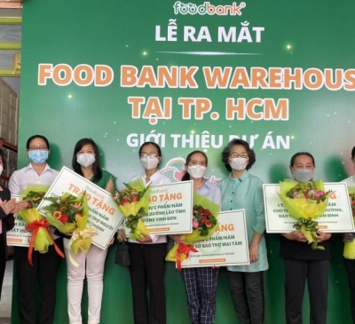 Ra mắt ngân hàng thực phẩm cho người nghèo