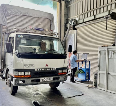 Đăng kiểm xe ô tô: vẫn phải xếp hàng nhưng không còn chen chúc