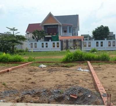 Thực hiện thủ tục tách thửa, hợp thửa đất phải có sổ đỏ?