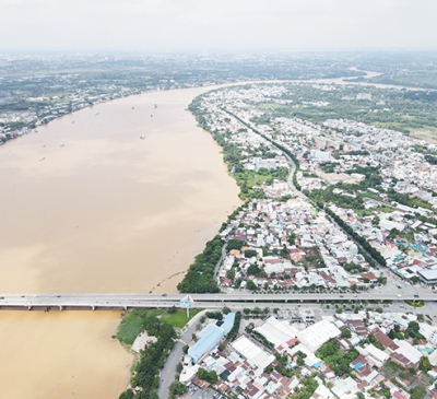 Khai thác quỹ đất tạo vốn tại các dự án giao thông: ''Tách, gộp'' đều khó