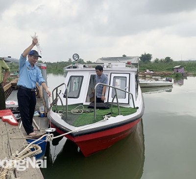 Vận động các hộ nuôi cá bè trên hồ Trị An vào vùng quy hoạch