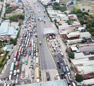 Bài 2: Đường xuống cấp, trách nhiệm thuộc về ai?