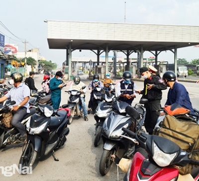 Người dân đổ về Đồng Nai trước giờ giãn cách xã hội