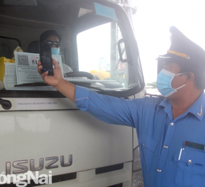 Thống nhất về 'luồng xanh' xe vận tải vào vùng dịch