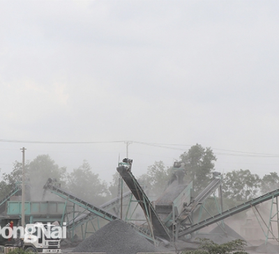 Khan hiếm đá xây dựng