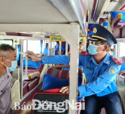 Dừng cấp giấy nhận diện có mã QR cho phương tiện vận chuyển công nhân, chuyên gia