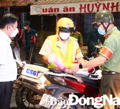 Ra đường không đúng khung giờ quy định, vi phạm nồng độ cồn, một người bị xử phạt 37 triệu đồng