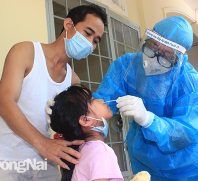 Trẻ em cách ly, điều trị Covid-19 ra sao?