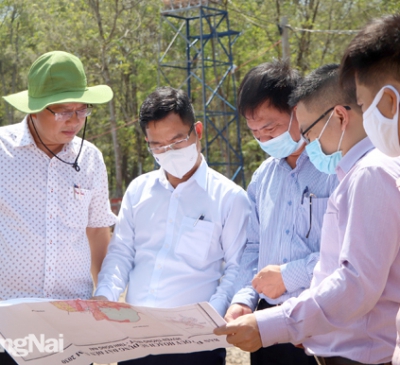 Quan tâm phát triển thương mại - dịch vụ