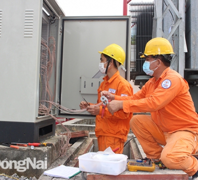 99,98% hộ gia đình nông thôn có điện