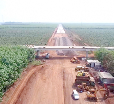 Hối hả thi công đường cao tốc Dầu Giây - Phan Thiết