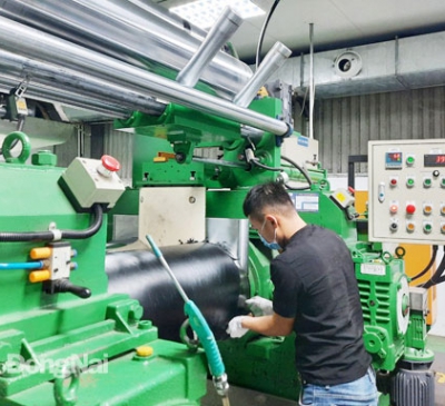 'Chạy đua' ứng dụng công nghệ để giảm lao động