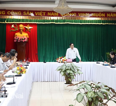 Khẩn trương xây dựng các đề án về y tế, giáo dục