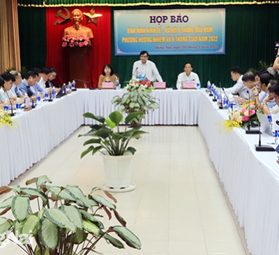 UBND tỉnh tổ chức họp báo 6 tháng đầu năm: Nhiều vấn đề 