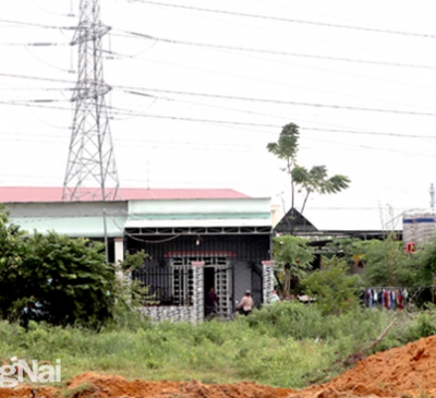 Hình thành khu dân cư tự phát dưới đường điện cao thế