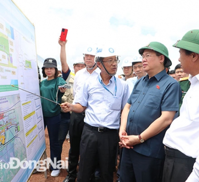 Chủ tịch Quốc hội Vương Đình Huệ khảo sát dự án Sân bay Long Thành