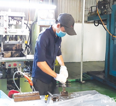 Di dời nhà máy vào khu, cụm công nghiệp: Chậm, nhưng phải làm