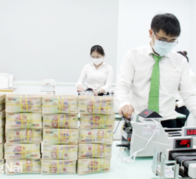 Doanh nghiệp 'sốt ruột' vì lãi suất và 'room' tín dụng