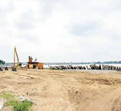 Nhà thầu xây dựng gặp khó vì khan hiếm xăng dầu