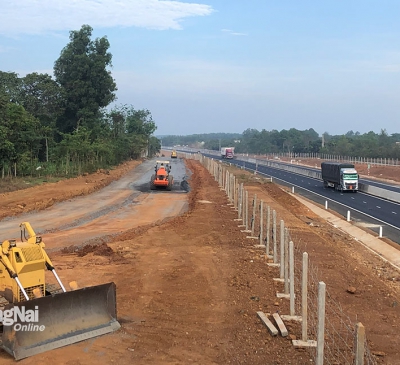 Đẩy nhanh tiến độ thi công đường gom dân sinh Dự án cao tốc Phan Thiết - Dầu Giây
