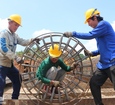 Thi đua đẩy mạnh phát triển kết cấu hạ tầng đồng bộ, hiện đại