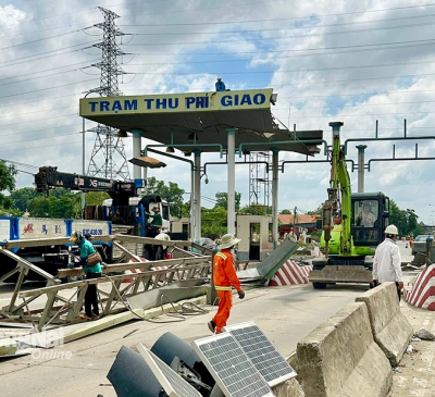 Tháo dỡ trạm thu phí trên quốc lộ 1K