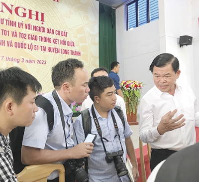 Chuyện về các nhà báo 'bám' sân bay