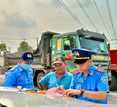 Cảnh báo ô nhiễm khói bụi ở các giao lộ lớn