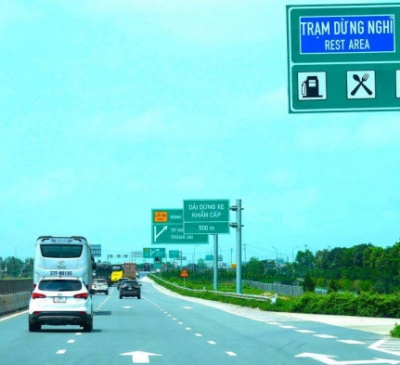 Đề xuất thu phí đường cao tốc nhà nước đầu tư, kiểm soát khí thải xe máy