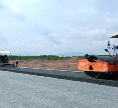 2km cấp phối đá dăm, láng nhựa đầu tiên trên cao tốc Phan Thiết - Dầu Giây