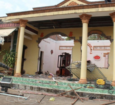 Người dân Suối Trầu tháo dỡ nhà cửa, nhường đất cho sân bay