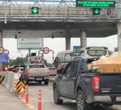 Đầu năm 2022, chủ xe phải trả phí khi dán thẻ thu phí không dừng