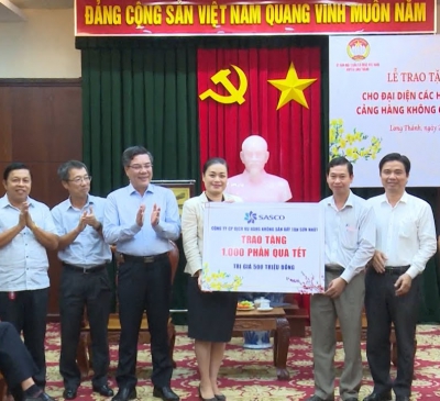 Trao 5.000 phần quà tết cho người dân trong vùng dự án sân bay Long Thành