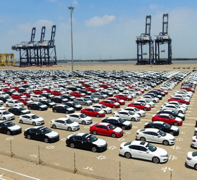Ôtô nguyên chiếc nhập khẩu tăng trưởng kỷ lục trong năm 2021