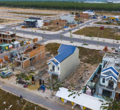 Phát phiếu lấy ý kiến các hộ dân giao đất phục vụ dự án Cảng hàng không quốc tế Long Thành