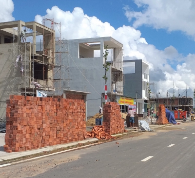 Khu tái định cư Sân bay Long Thành người dân tấp nập xây nhà