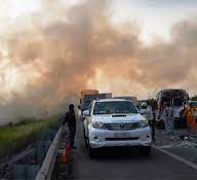 Đốt đồng gần đường cao tốc - hiểm họa khó lường