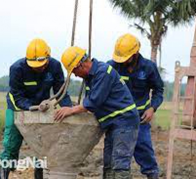 NHỌC NHẰN CỦA NHỮNG CÔNG NHÂN TRÊN CÔNG TRƯỜNG CAO TỐC PHAN THIẾT- DẦU GIÂY