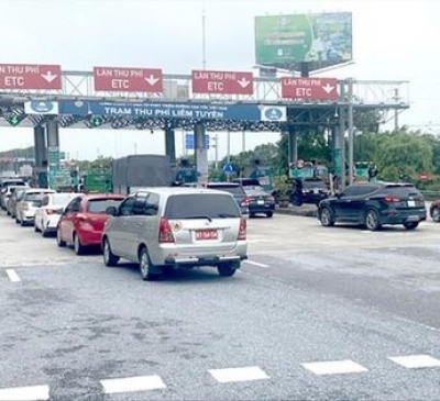 Dừng xe, phạt người hết tiền trong tài khoản qua trạm VETC là trái xu hướng thế giới