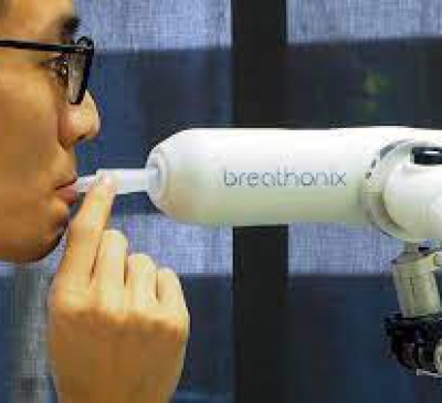 Việt Nam nhận máy xét nghiệm Covid-19 qua hơi thở đầu tiên trên thế giới