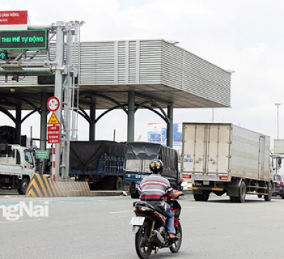 Ngày đầu thu phí BOT đường chuyên dùng ở Đồng Nai: Tài xế phản đối vì mức phí quá cao